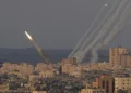 Aluvión de cohetes a Sderot: un hombre resultó gravemente herido