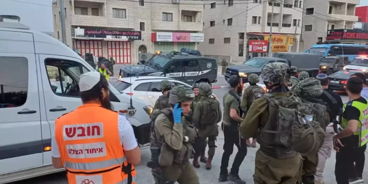 Terrorista palestino atropella a un soldado israelí