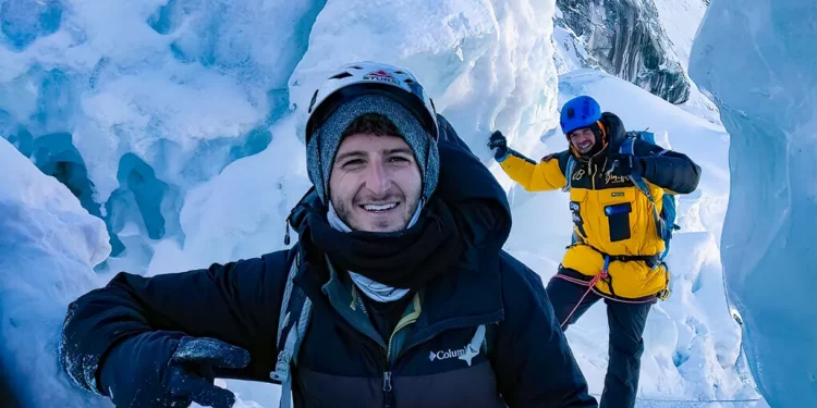 Joven israelí perdería un dedo por congelación tras escalar el Everest