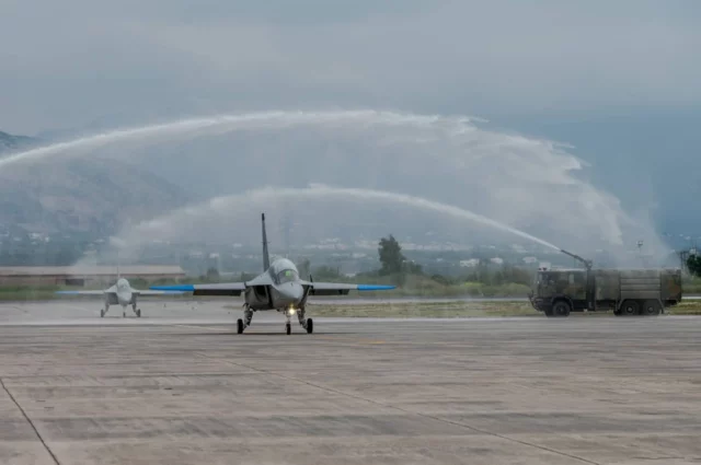 Israel entrega dos aviones de entrenamiento a Grecia