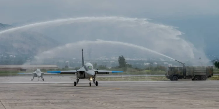 Israel entrega dos aviones de entrenamiento a Grecia