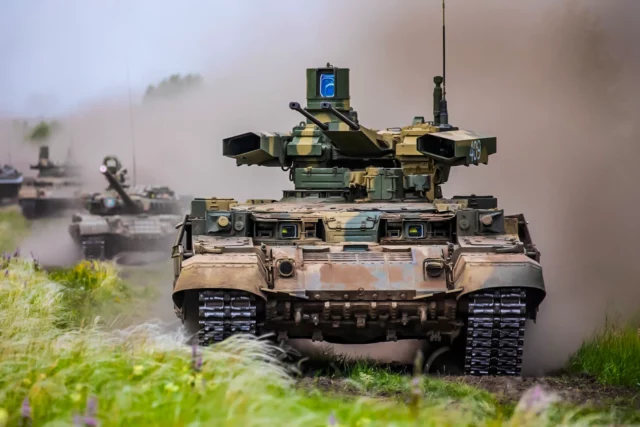 BMPT Terminator despliega misiles 9M120 Ataka contra blindados