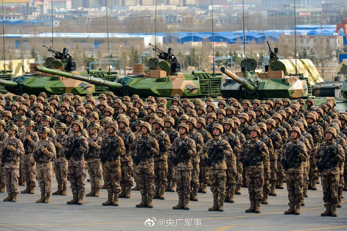 China busca potenciar ejército con talento joven y tecnología