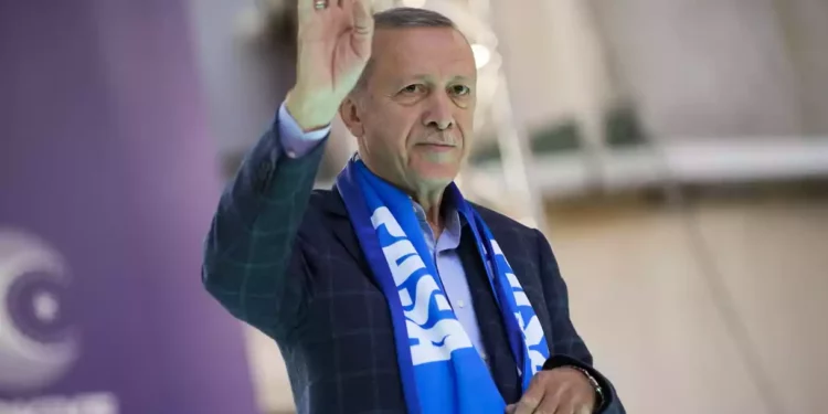 Erdogan mantiene la delantera en las presidenciales turcas