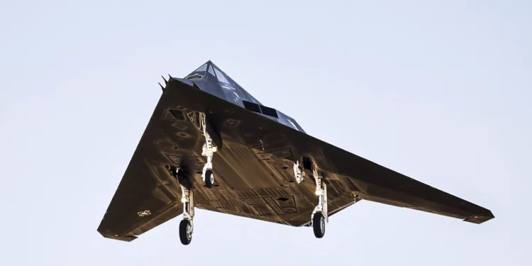 F-117: La leyenda furtiva del Golfo no puede seguir retirada
