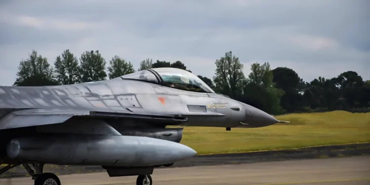 Reino Unido entrenará pilotos ucranianos para el manejo de cazas F-16