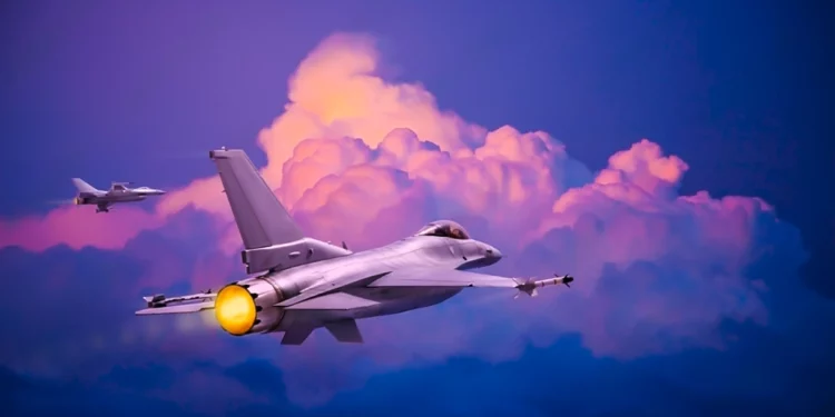 Un motor averiado provocó el aterrizaje forzoso de dos cazas F-16 de la USAF en Japón