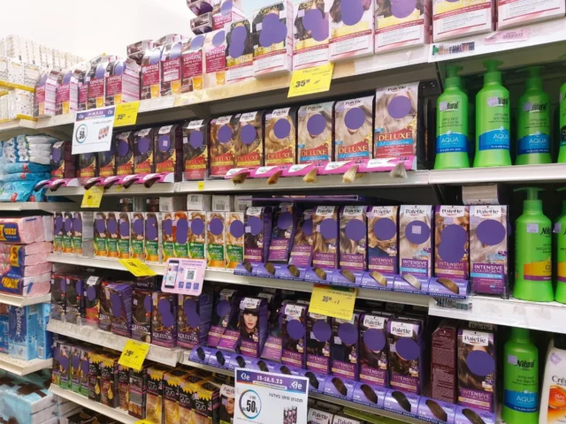Farmacia de Bnei Brak promueve la visibilidad de las mujeres en sus productos