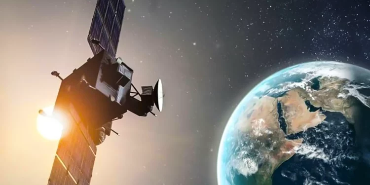 Raytheon y Lockheed: Duelo por el control de satélites en la Fuerza Espacial