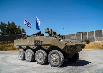 Israel fortalece su capacidad militar con la llegada de los VCBR 8x8 Eitan