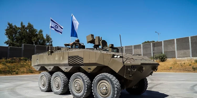 Israel fortalece su capacidad militar con la llegada de los VCBR 8x8 Eitan
