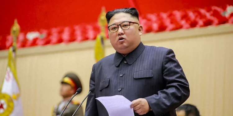 Kim Jong Un supervisa el desarrollo de un satélite espía militar