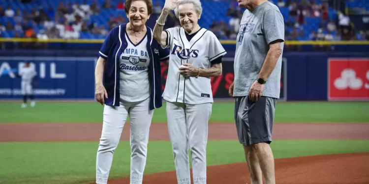 Superviviente del Holocausto hizo el primer lanzamiento en el partido Yankees-Rays