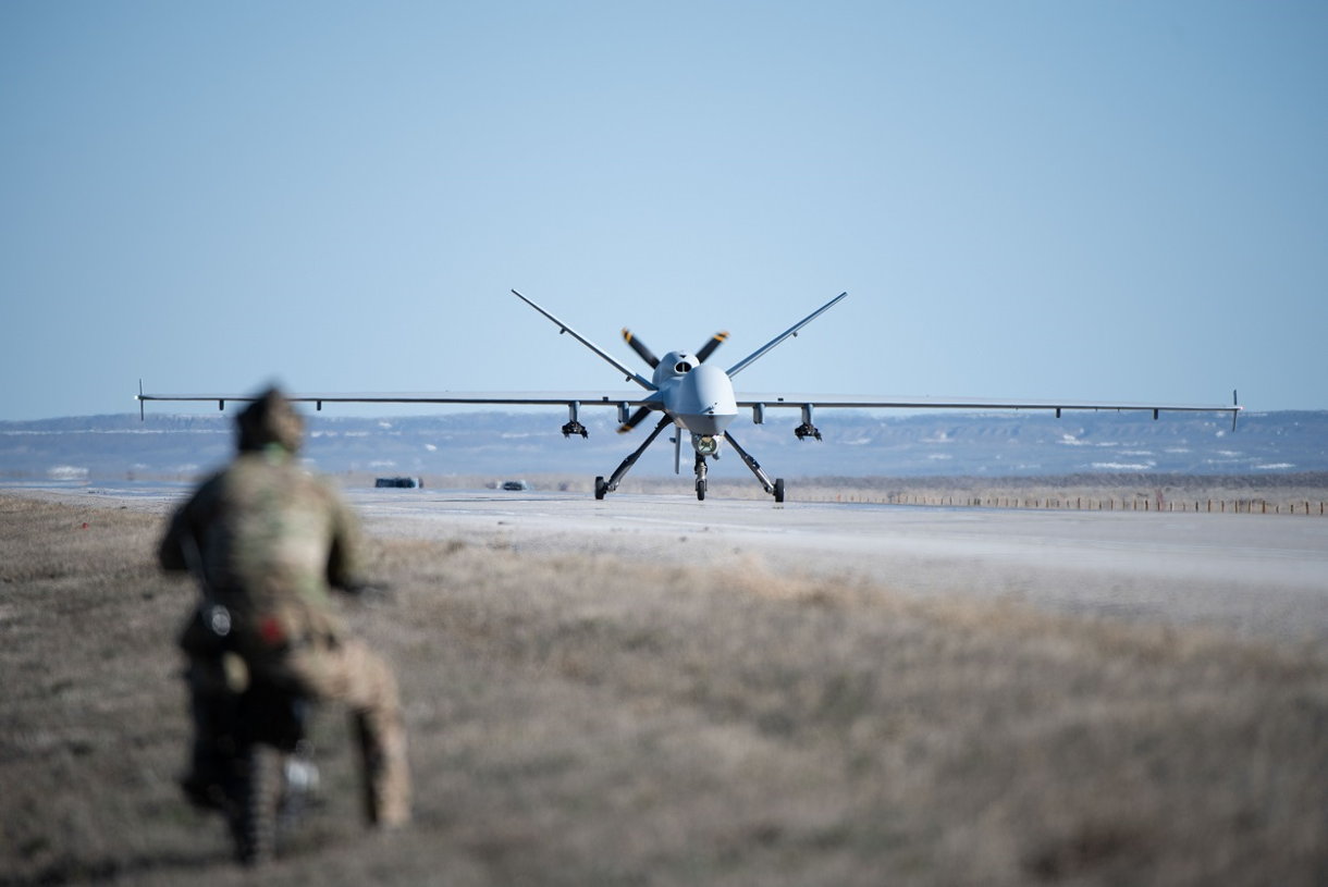 Drones y A-10 desafían autopistas en ejercicios de la USAF