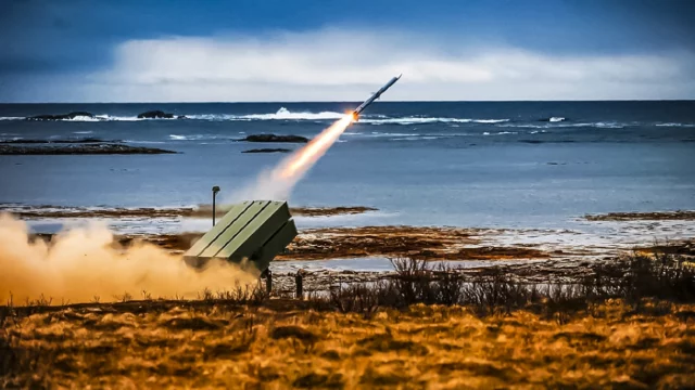 Ucrania fortalece su defensa aérea adquiriendo el avanzado sistema NASAMS