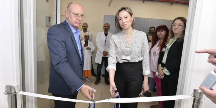 El hospital de Nahariya inaugura un laboratorio automatizado de alta tecnología