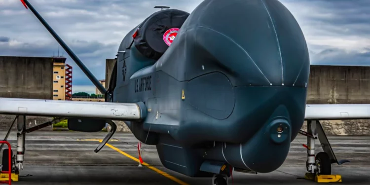 Los RQ-4 Global Hawk fortalecen las operaciones de inteligencia en Japón