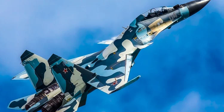 Irán busca unirse al club productor de cazas Su-30