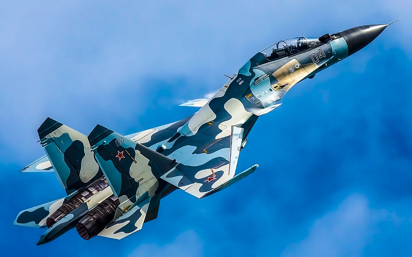 Irán busca unirse al club productor de cazas Su-30