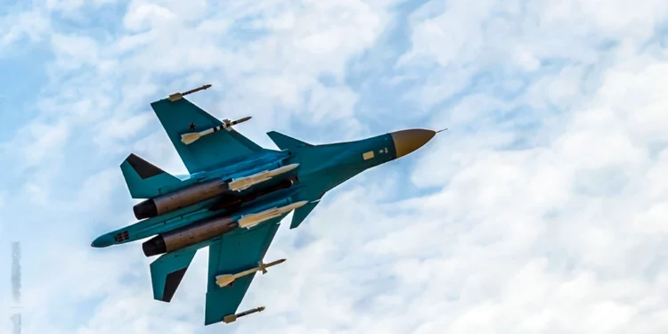 Su-34 ataca despliegue de mercenarios en Ucrania