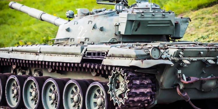 Ucrania: un vídeo muestra la destrucción de un tanque ruso T-72