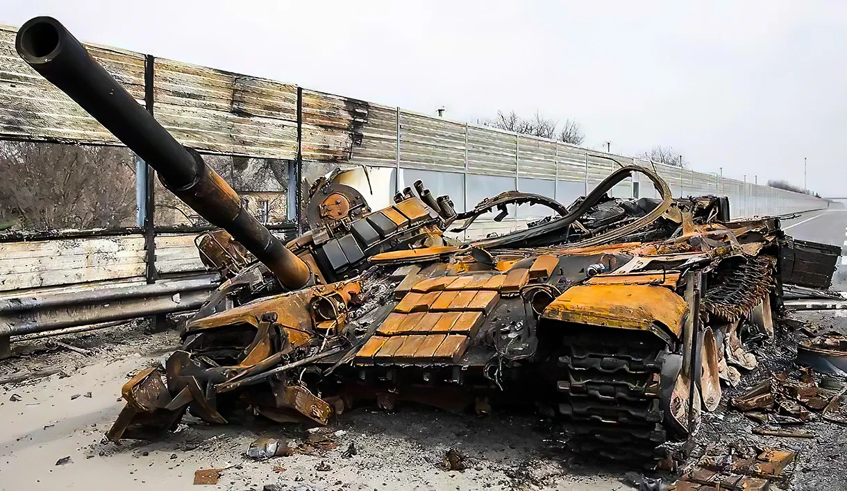 Tanques rusos caen ante la artillería ucraniana