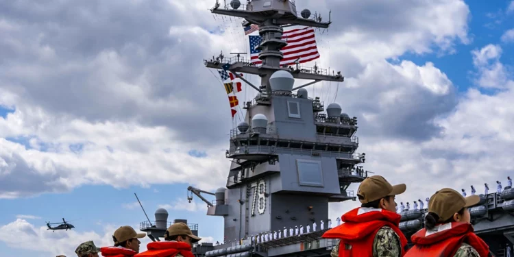 El portaaviones USS Gerald R Ford inició su primer despliegue de combate