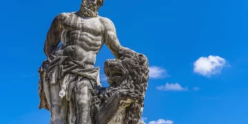 Descubierta en España una talla romana de 2.000 años con una enigmática sonrisa
