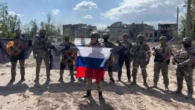 Líder del grupo mercenario ruso reclama control absoluto sobre la ciudad ucraniana de Bajmut