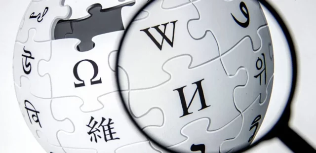 Wikipedia disciplina a editores sobre la distorsión del Holocausto