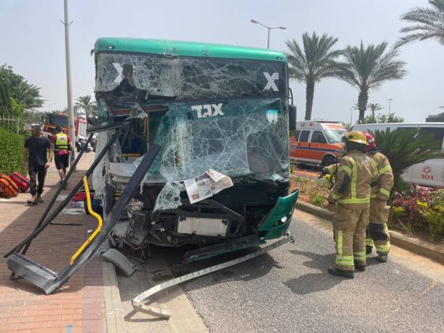 Trece heridos en un accidente de autobús en Haifa