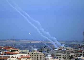 Alcalde de Sderot pide “eliminar” a terroristas de Gaza tras ataque con cohetes