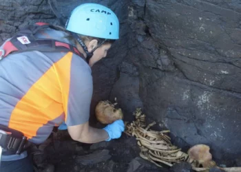¿Quiénes eran los jóvenes encontrados en la cueva del esqueleto canario?