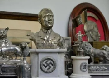 Rabino europeo insta a casa de subastas a retirar objetos de Hitler