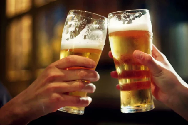 Periodista judío enfrenta discriminación en bar neoyorquino