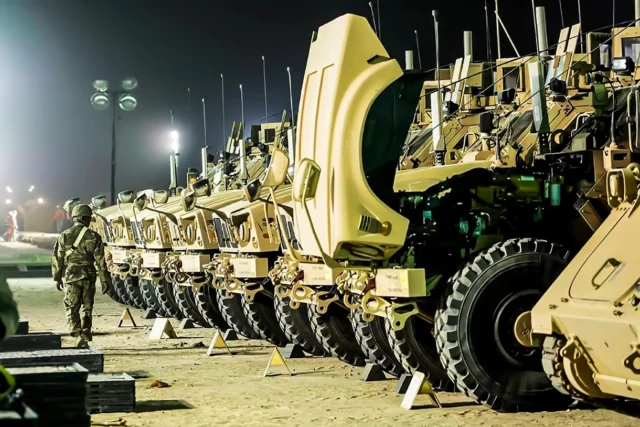 Equipo militar para Ucrania desde Kuwait requiere reparaciones antes del combate