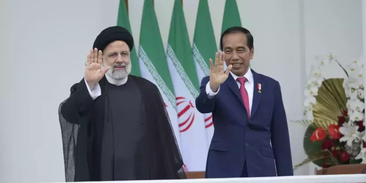 El presidente iraní Raisi visita Indonesia para estrechar lazos económicos