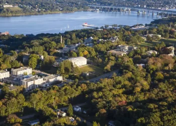 Connecticut College nombra a un director con historial de antisemitismo