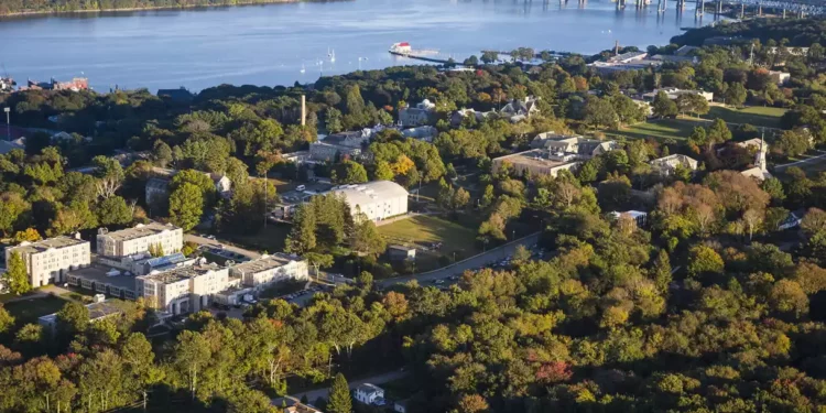 Connecticut College nombra a un director con historial de antisemitismo