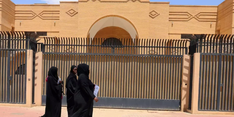 Embajada de Irán en Riad reabrirá tras siete años