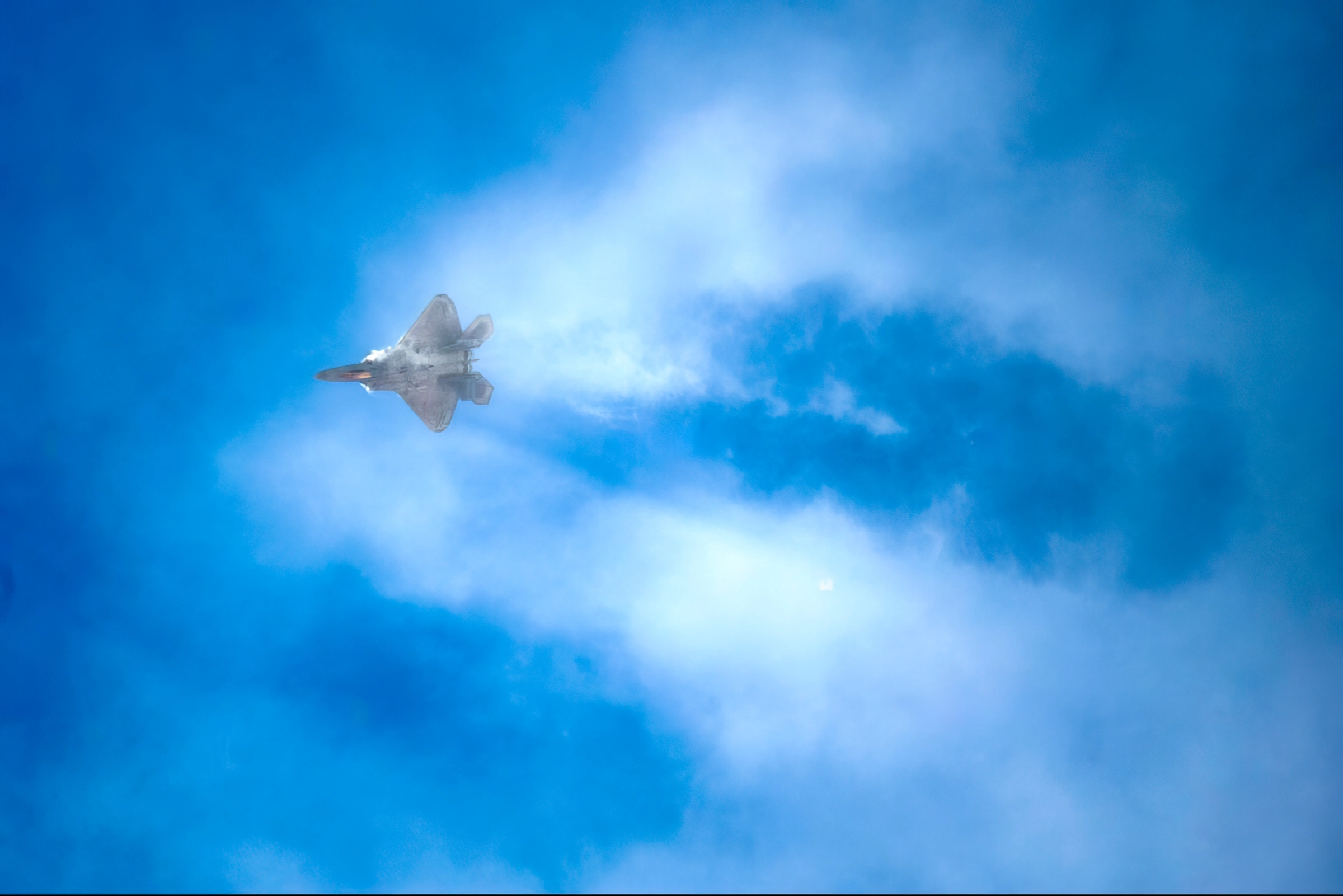 The indomitable “condor” F-22 Raptor: emperor of the skies