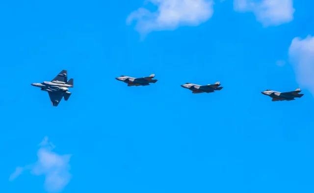 Cazas F-35 de Estados Unidos sobrevuelan cercanías de San Petersburgo