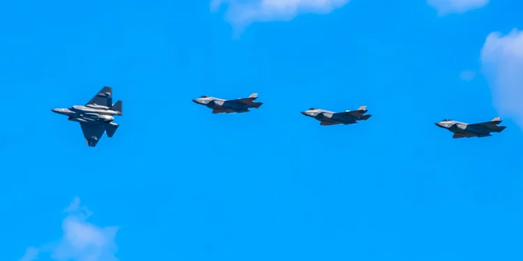 Cazas F-35 de Estados Unidos sobrevuelan cercanías de San Petersburgo