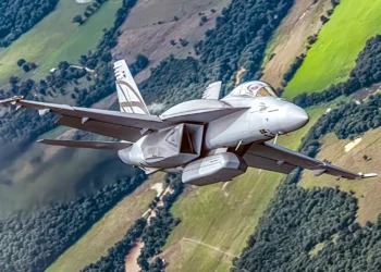 F/A-18 Block III Super Hornet: Retrato de un León Alado de Acero