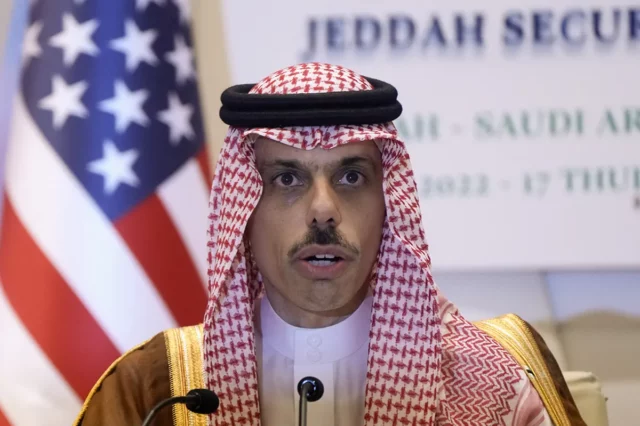 El ministro de Asuntos Exteriores saudí visitará Irán