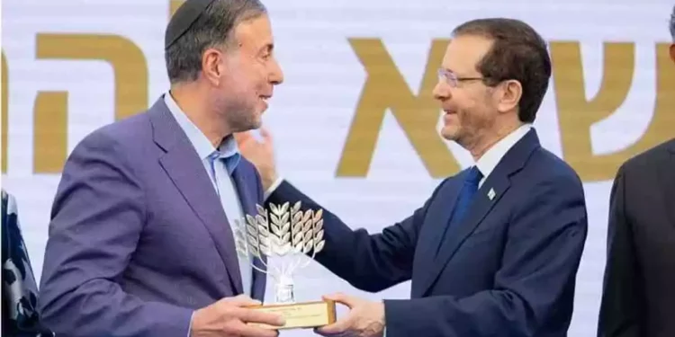 Israel premia a David Hager por su trabajo con la comunidad Haredi