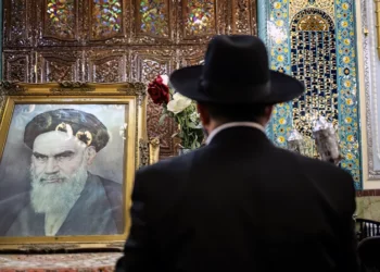 Judíos iraníes participan en el memorial del ayatolá Jomeini