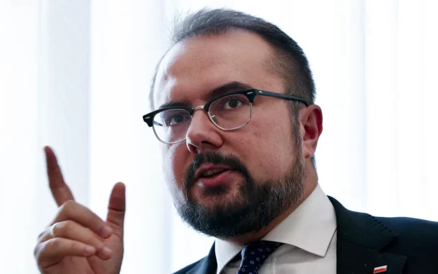 Una delegación del gobierno polaco visita Israel después de tensiones sobre el tema del Holocausto