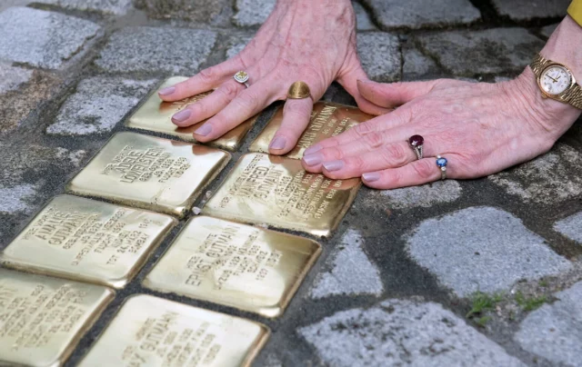 Hito en conmemoración del Holocausto: 100.000 “piedras de tropiezo”