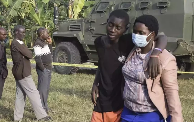 Grupo musulmán asociado al Estado Islámico asesina a 37 niños en una escuela de Uganda